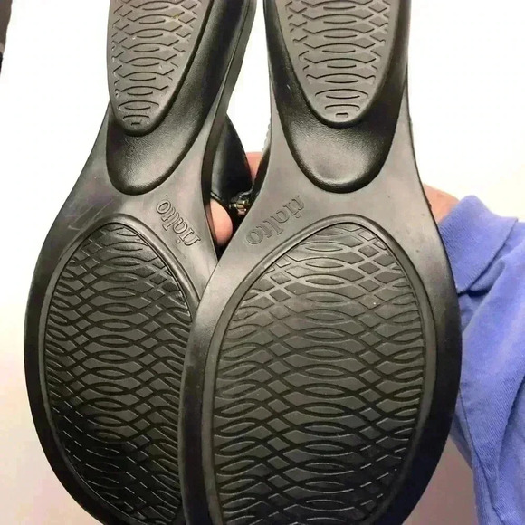 Rialto Comfort 7M Black Slip on Thong  Sandals - Picture 4 of 5